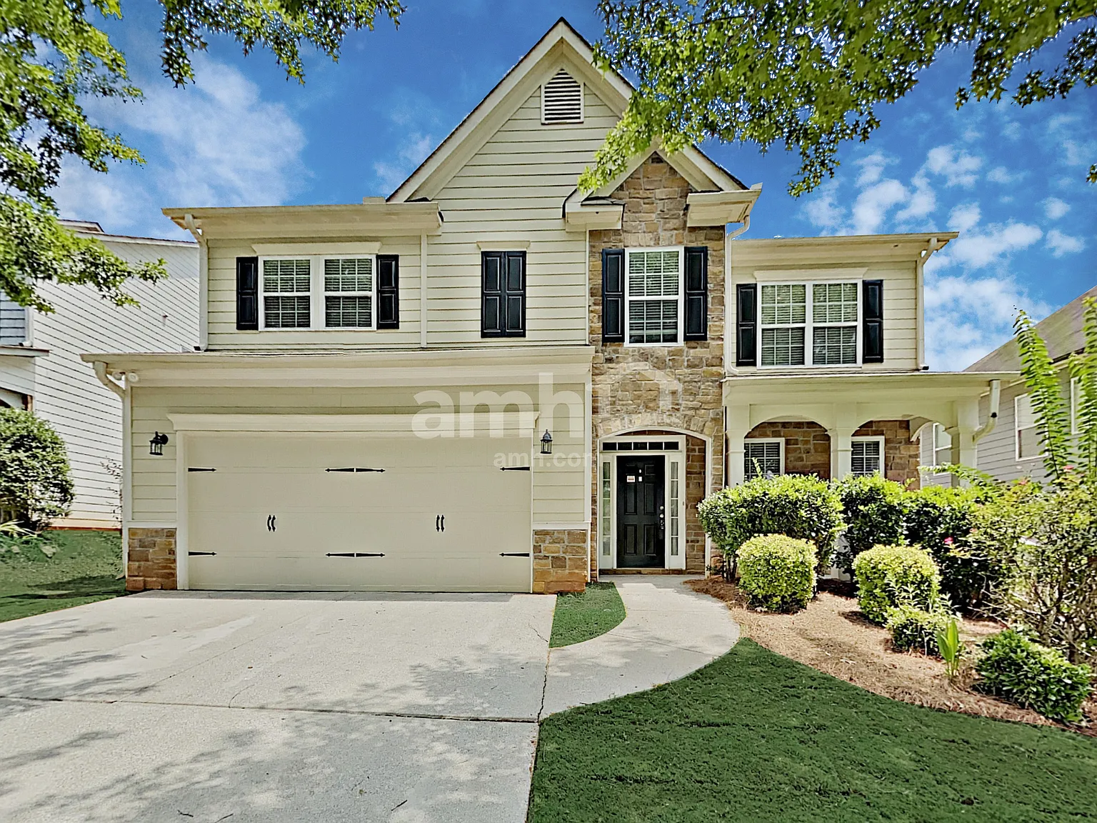 4 bed, 2.5 bath, 3210 sqft, $2,570 — Photo 1