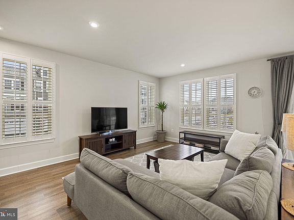 3rd image of 10561 Waterbury Woods Way