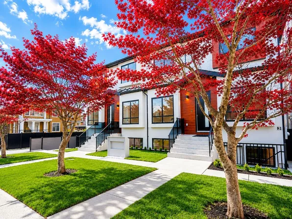 6692 Napier St #1, Burnaby, BC V5B 2C3