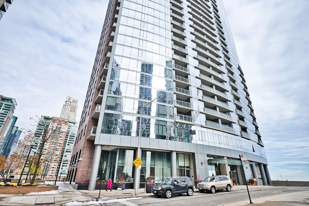 Building Photo - 450 E Waterside Dr #403