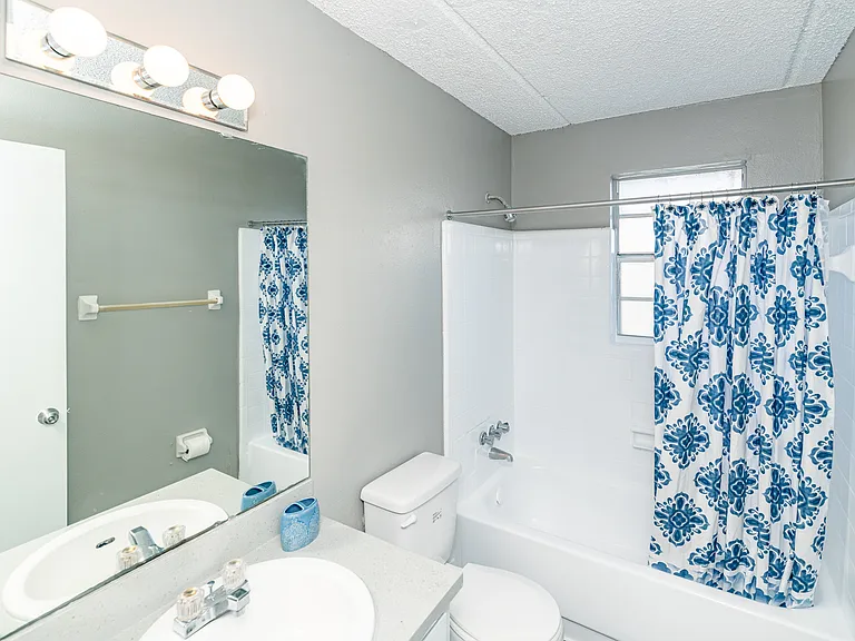 Seaside Apartments — Photo 13