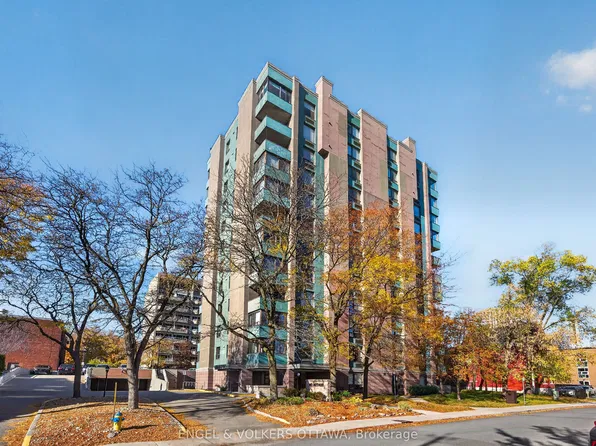 40 Arthur St #203, Ottawa, ON K1R 7T5