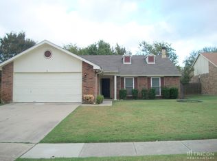 806 Camino Ct, Grand Prairie, TX 75052