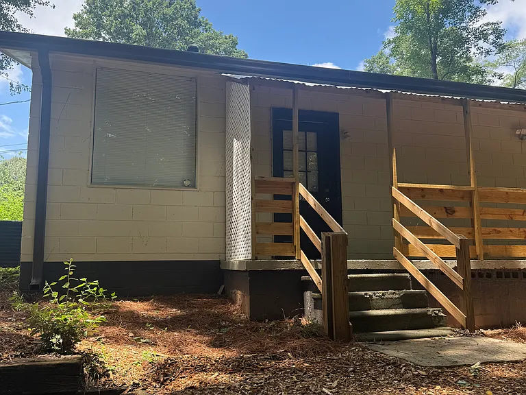 95 Cochran Rd SE — Photo 1