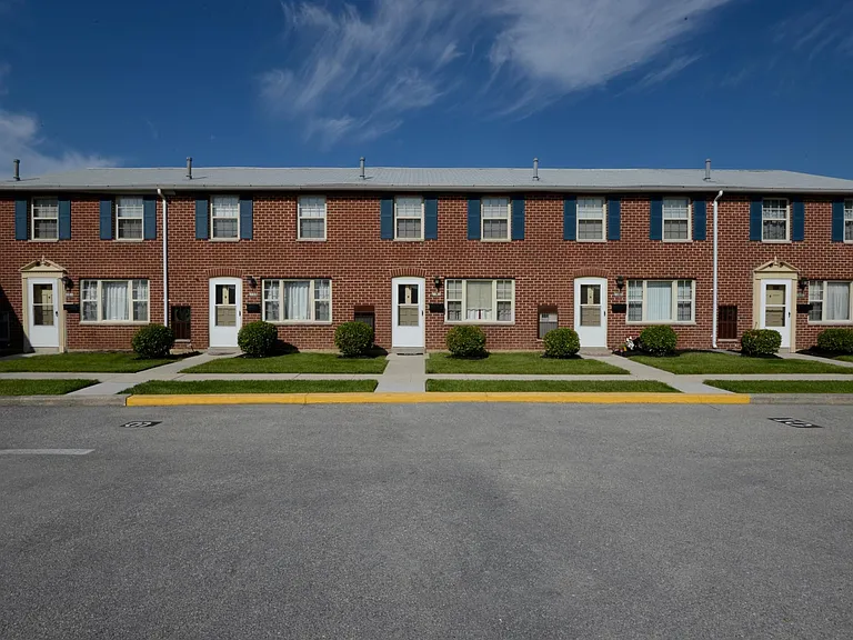Yorktowne Townhomes — Photo 11