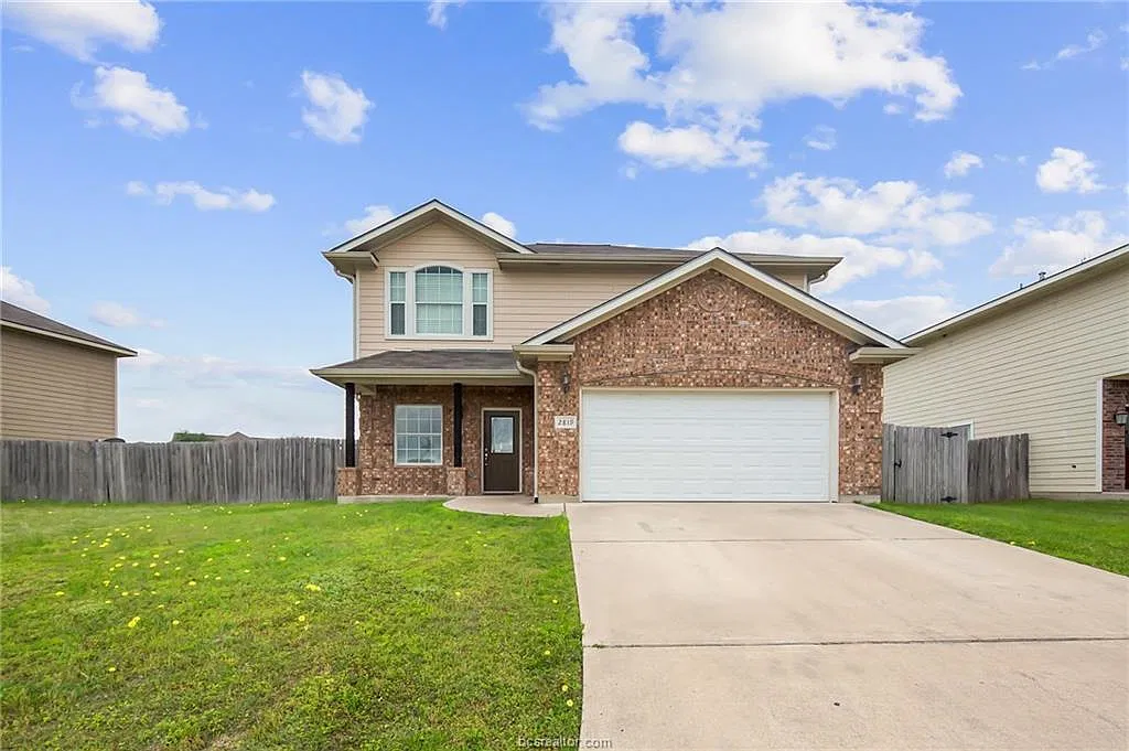 4 bed, 2.5 bath, 1637 sqft, $2,400 — Photo 1