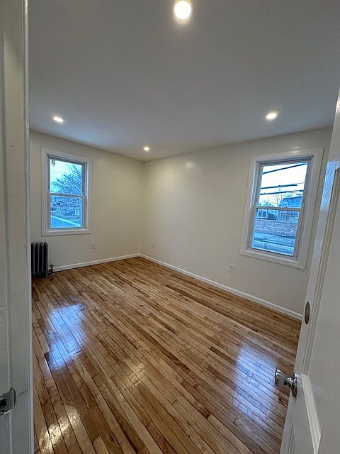 1st image of 219-09 Hempstead Ave #2RR