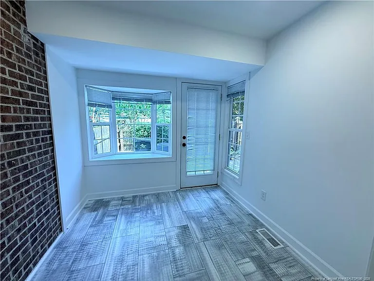 155 S Ashe St — Photo 8