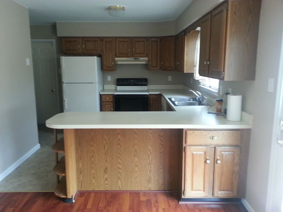 2nd image of 17 Garden Ln