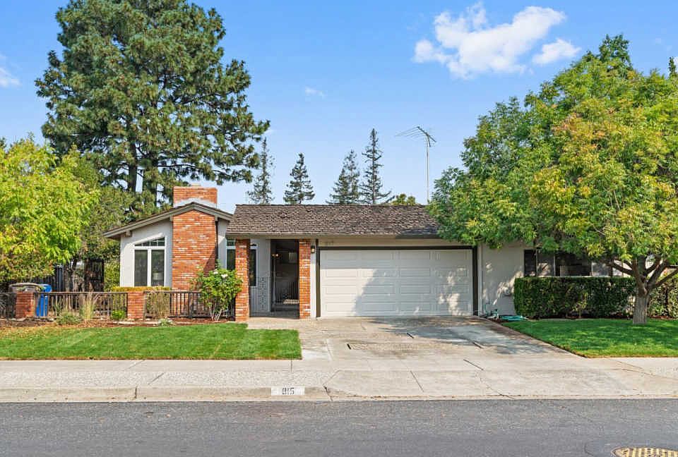 1st image of 815 Lilac Way