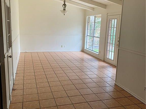 5th image of 1000 Mary Jane Ct
