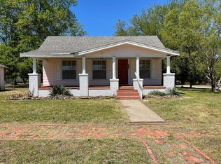 205 N Spring St, Caney, KS 67333
