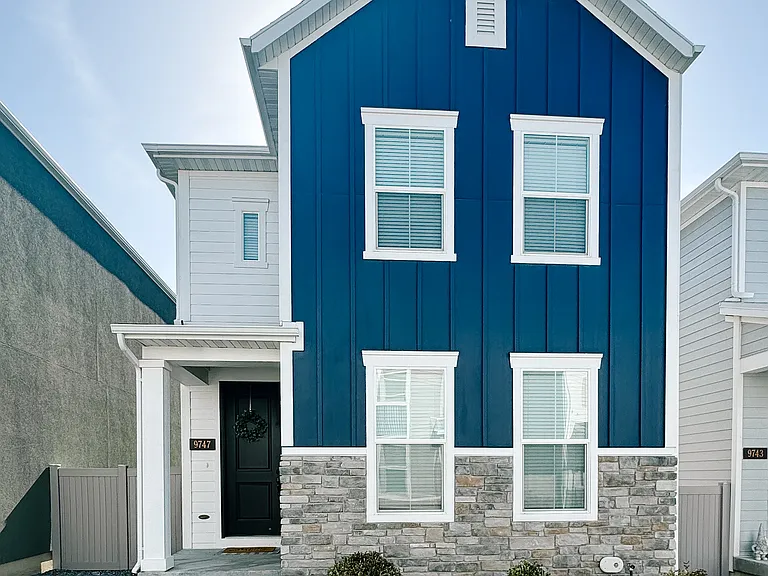 N Ashgrove Ln — Photo 1