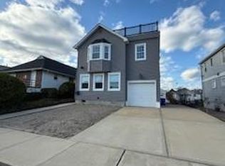 733 E Walnut St, Long Beach, NY 11561
