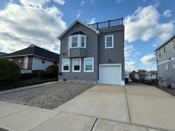 733 E Walnut St, Long Beach, NY 11561