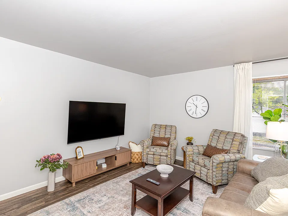 413 4th Ave E #4