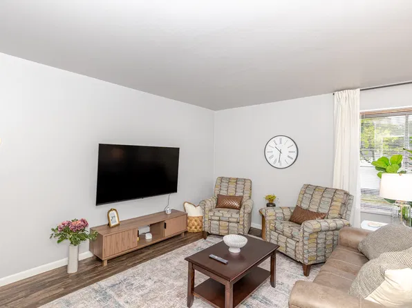 413 4th Ave E #4, West Fargo, ND 58078