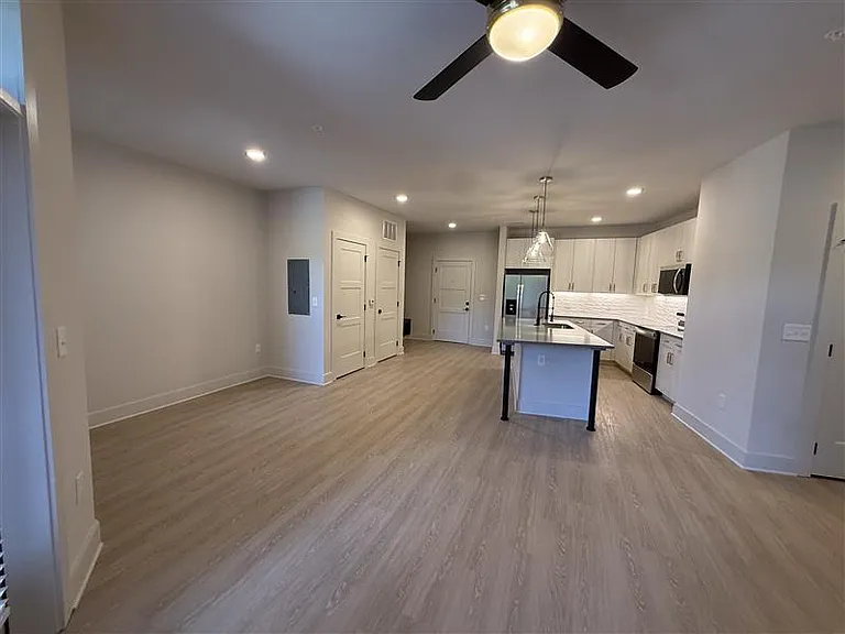 District on the Etowah Apartments — Photo 1044