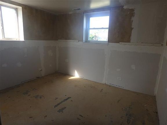 4th image of 14319 Winchester Ave