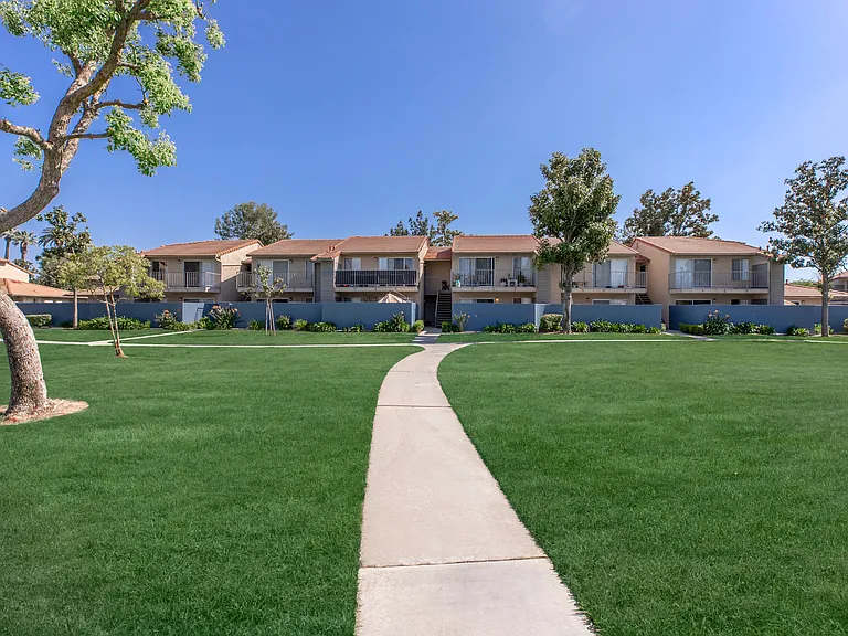 Sierra Vista Apartments — Photo 33