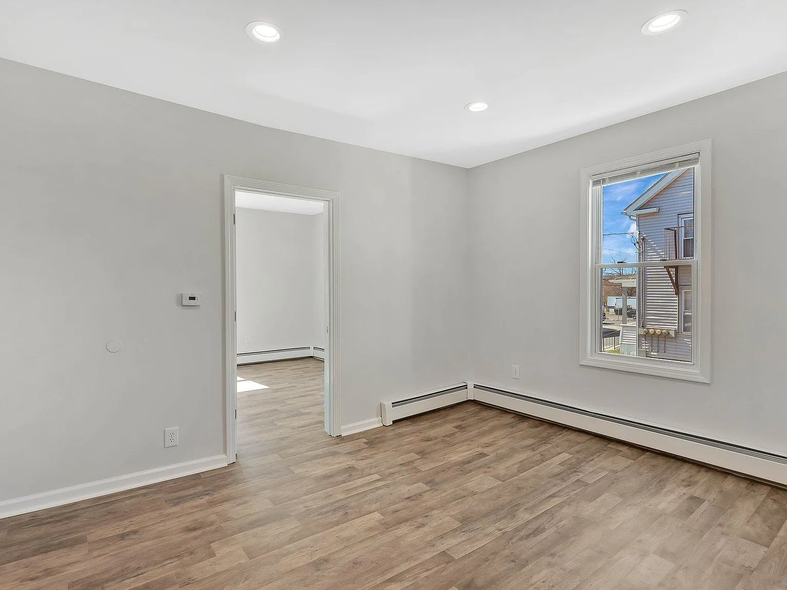 2 bed, 900 sqft, $1,550 — Photo 2