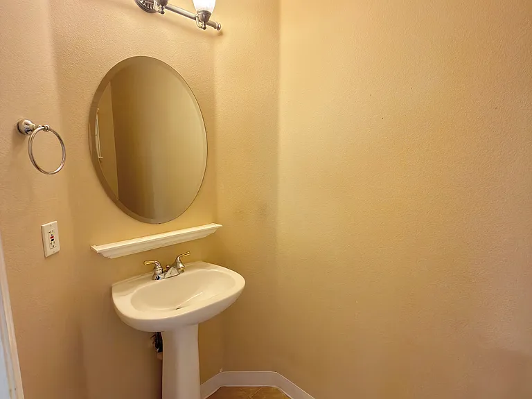 15913 Bridgeview Dr — Photo 6