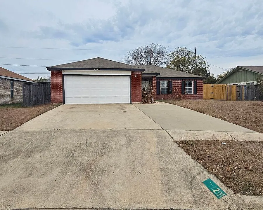 2201 Rainforest Ln