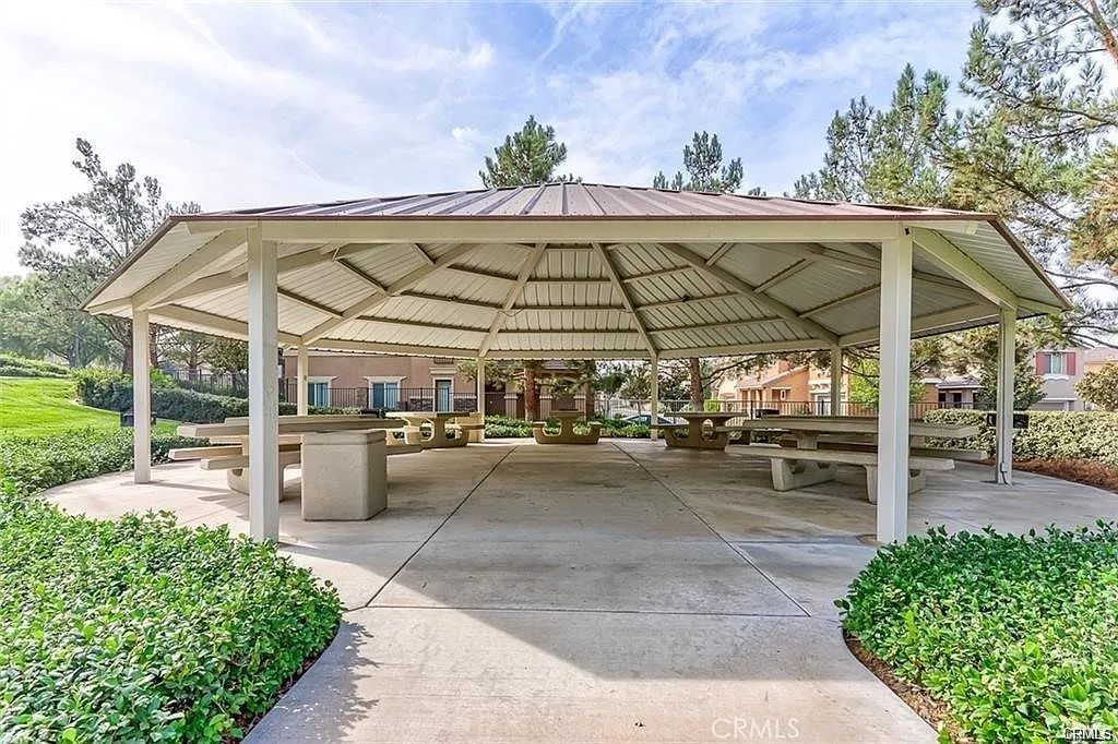 3 bed, 2.5 bath, 2135 sqft, $3,800 — Photo 4