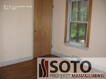 3rd image of 816 Illinois St