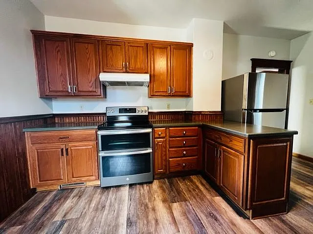 4 bed, 2222 sqft, $2,700 — Photo 2