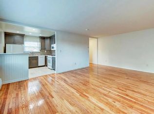 31 Soundview Dr #C5, Pt Washington, NY 11050