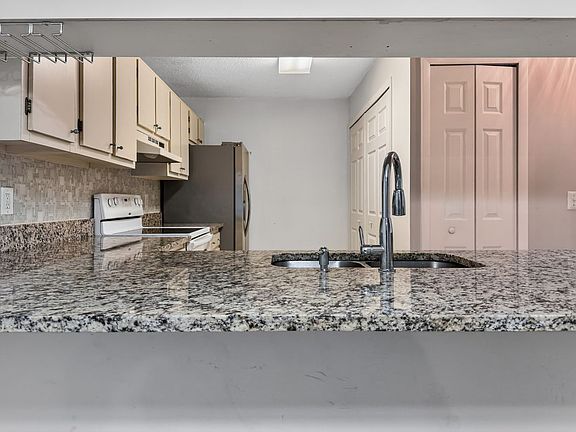 4th image of 602 Kenwick Cir APT 105