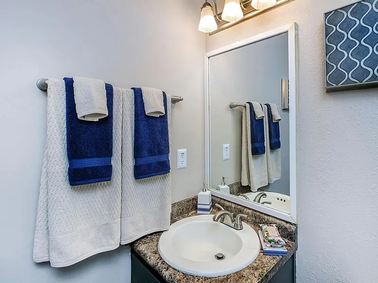 Azure Cove Apartment Homes — Photo 39