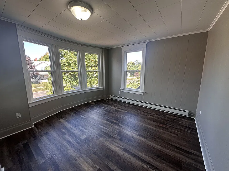 108 E Main St #4