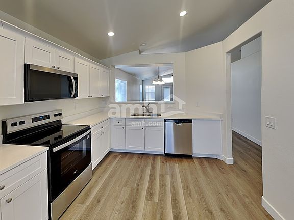 3rd image of 5239 N 104th Dr