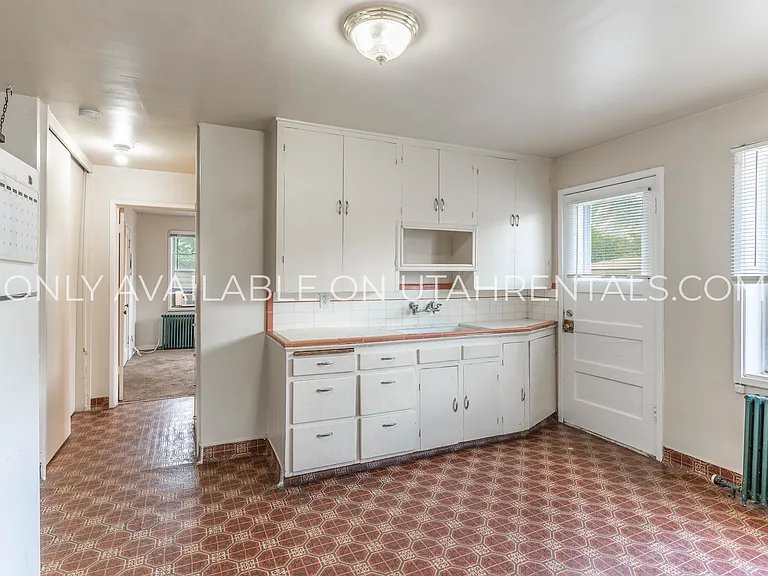 Daley Apartments — Photo 24