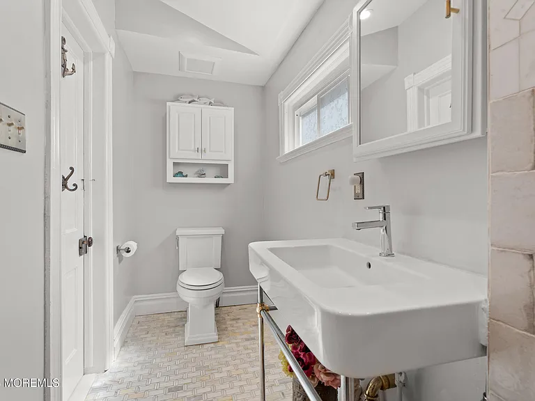 75 Webb Ave #FULL HOUSE WEEKLY — Photo 28