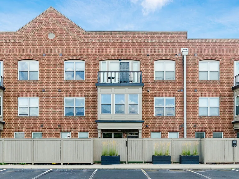 925 Ingleside Ave #215 — Photo 1