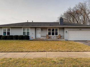 424 9th St, Wheeling, IL 60090