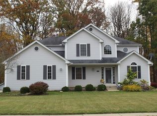 412 Hillbrook Dr, Cuyahoga Falls, OH 44223