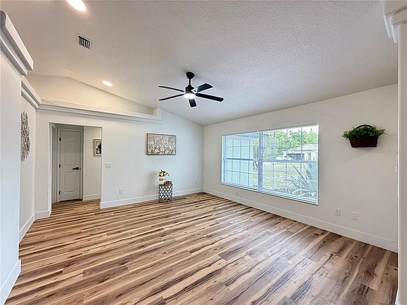 4th image of 30 Olive Circle Loop