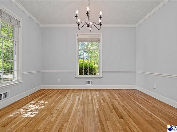 5th image of 907 Cherry St