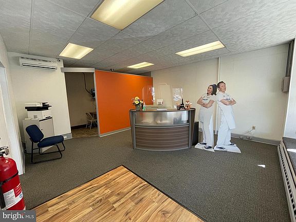 3rd image of 340 Sunbury St