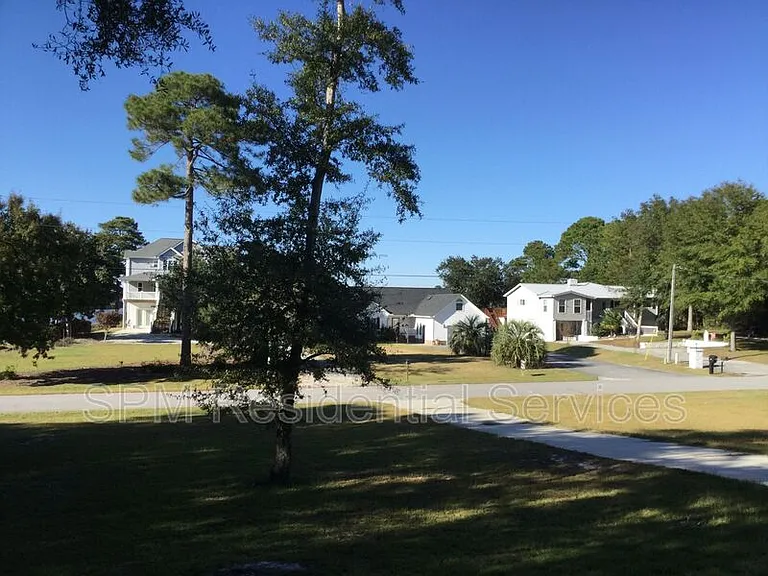 748 Chadwick Shores Dr — Photo 29