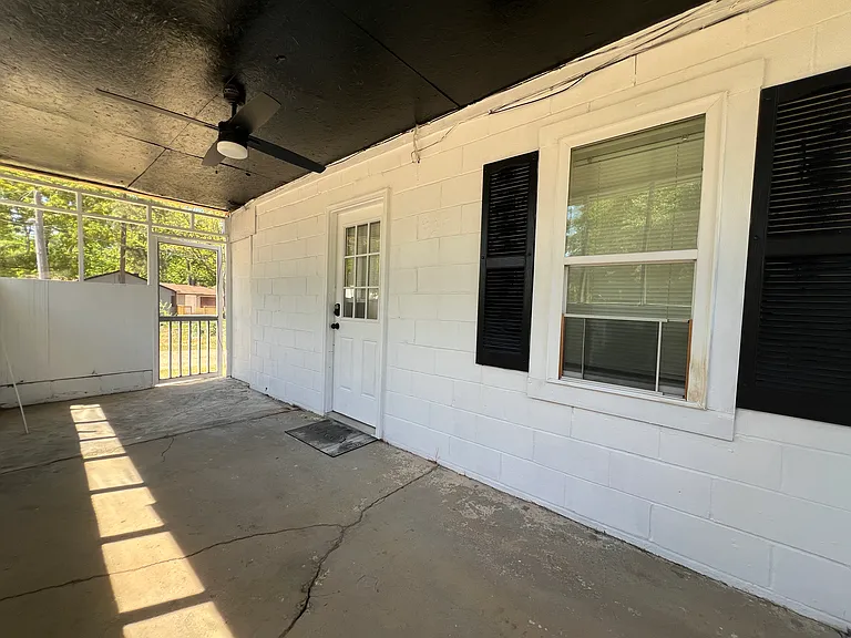 621 W Jones Ave #B — Photo 3