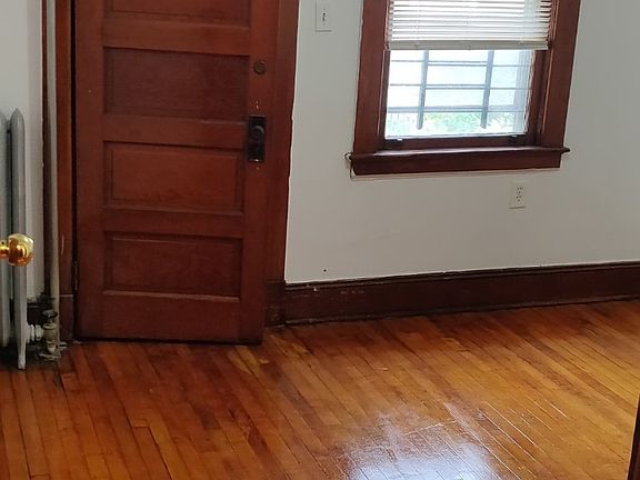 3rd image of 139 Beechwood Ave