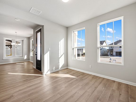 Lariat - Raven Interior Image 2