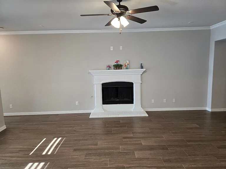 7608 Rothbury Dr — Photo 5