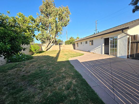 2nd image of 1323 W Chapel Dr