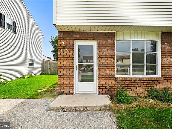 5th image of 423 Manor St